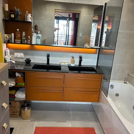 Appartement T3 Luxe, Vue Mer-piscine, A Pied Le Lavandou